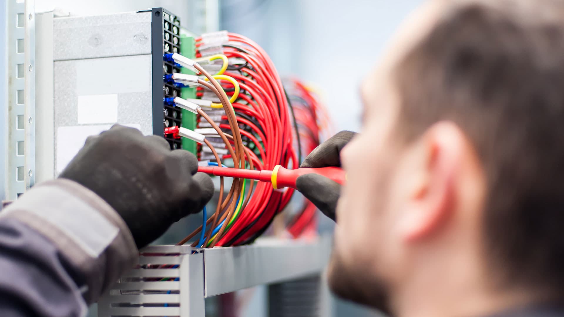 ¿Buscas un electricista en Noia?