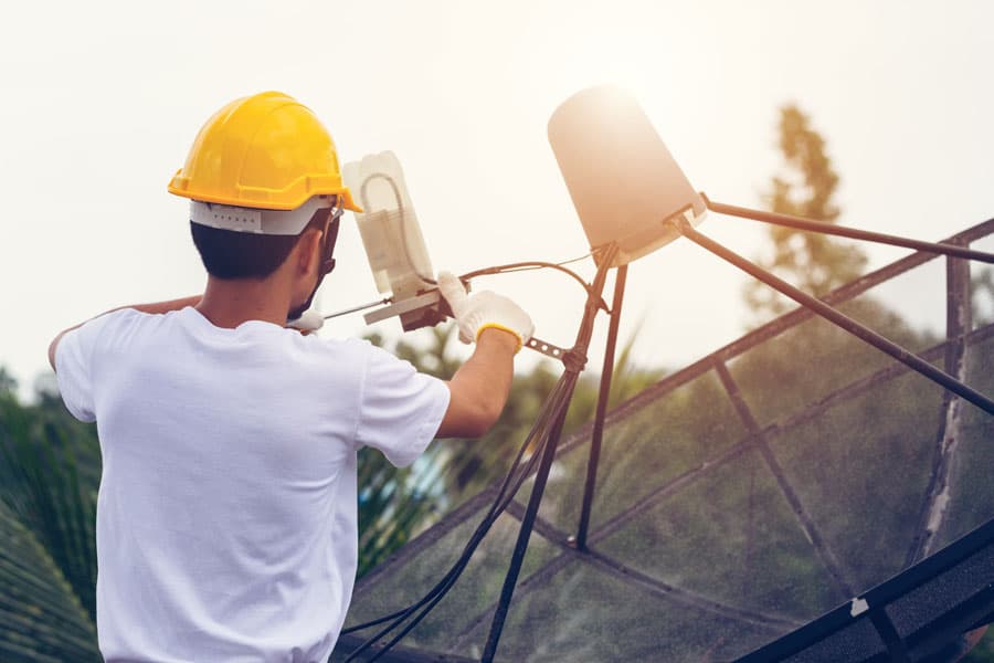 Montaje de antenas, sistemas informáticos y videoporteros en Noia